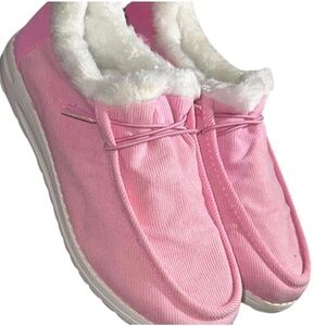 🆕 Women’s size 9.5 pink fur lined loafers
